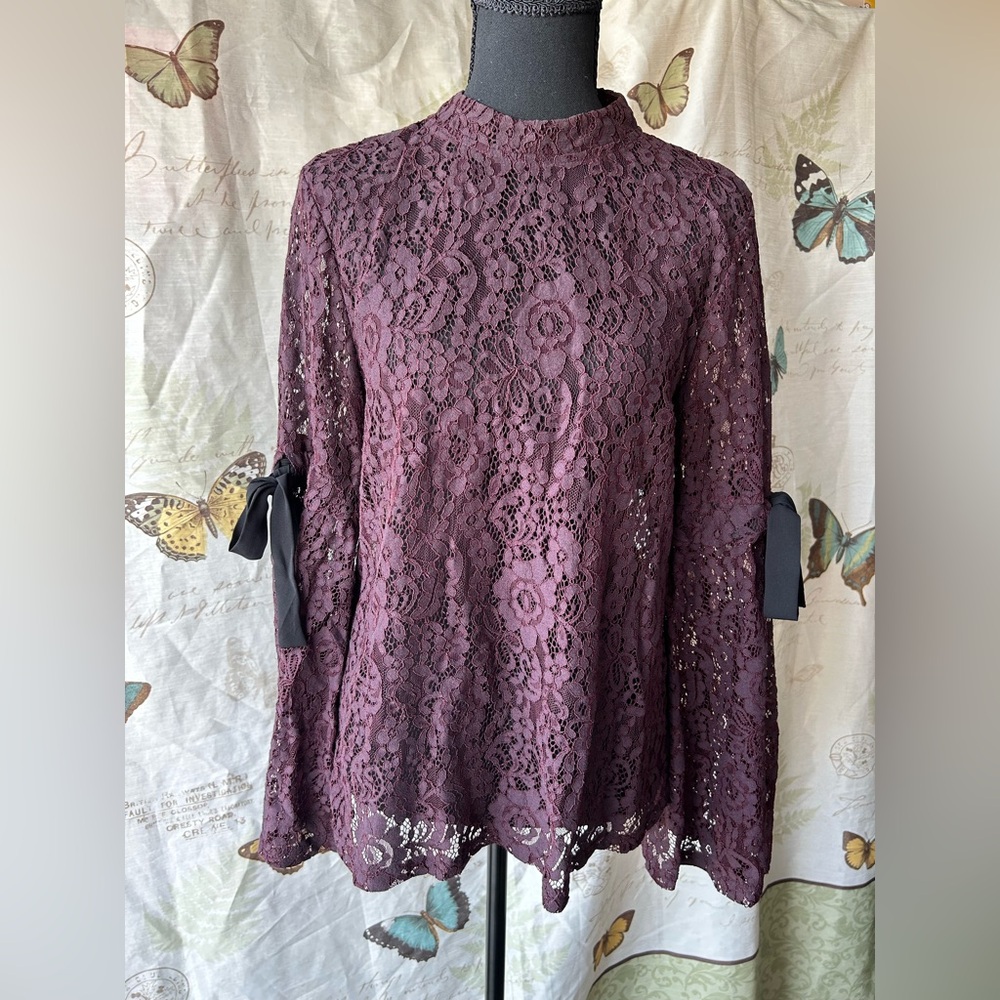 Ann Taylor LOFT open‎ lace bow tie bell sleeves